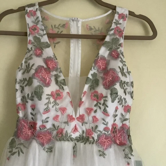 NEW White Floral Formal Gown - Picture 3 of 10